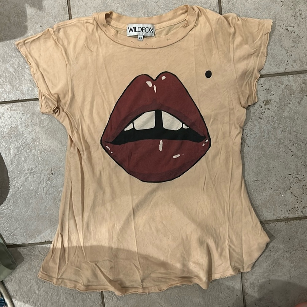 Wildfox Lip Distressed Graphic Tee (size xs)